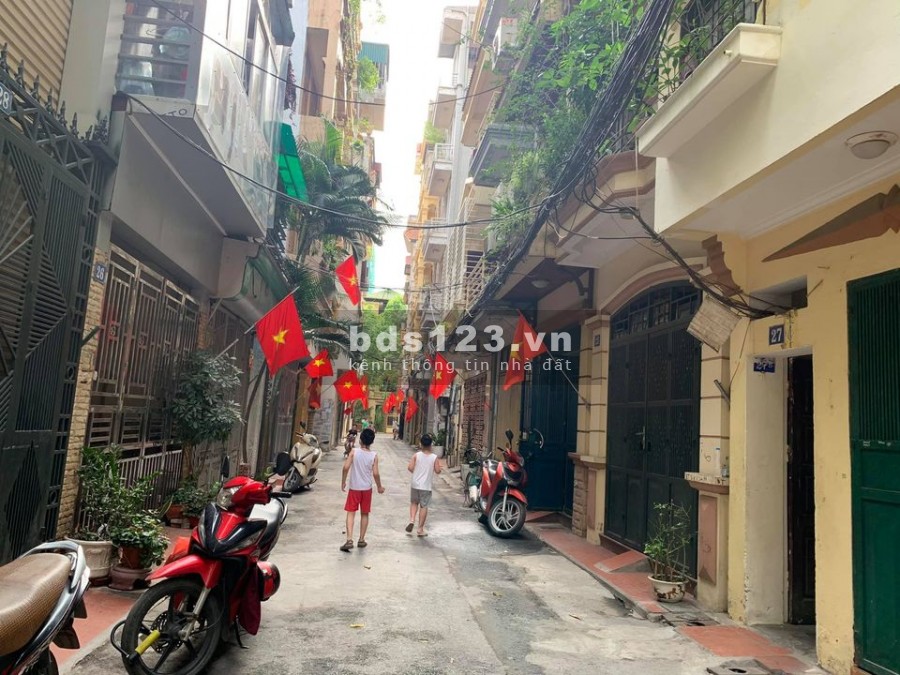 Hiếm như vacxin nhanh thì còn bán nhà dt 50m2, 4 tầng Bạch Mai giá bán chỉ 2.3 tỷ