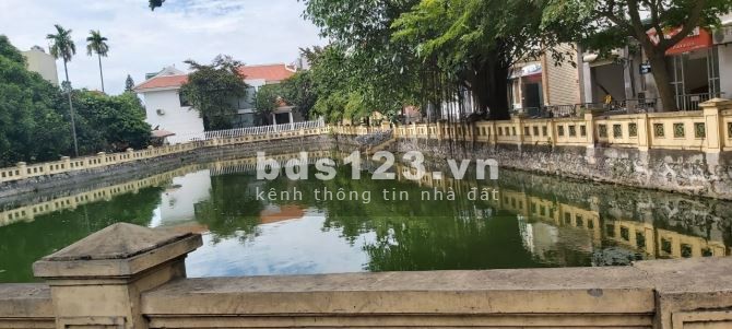 Bán nhà 5m ô tô tránh, view hồ mát rượi mặt tiền 6m, 4 tầng, dt 36m2, giá bán 2.25 tỷ