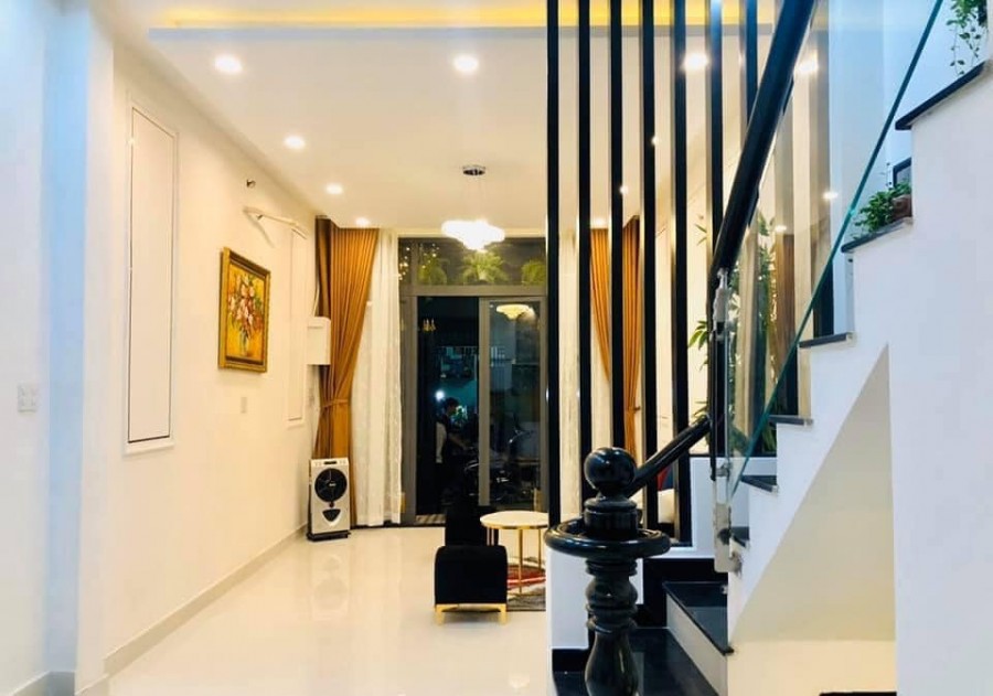 Cần bán nhà mặt tiền gần cư xã Bắc Hải, kinh doanh sầm uất, 5 tầng kiên cố, sổ sẵn đầy đủ