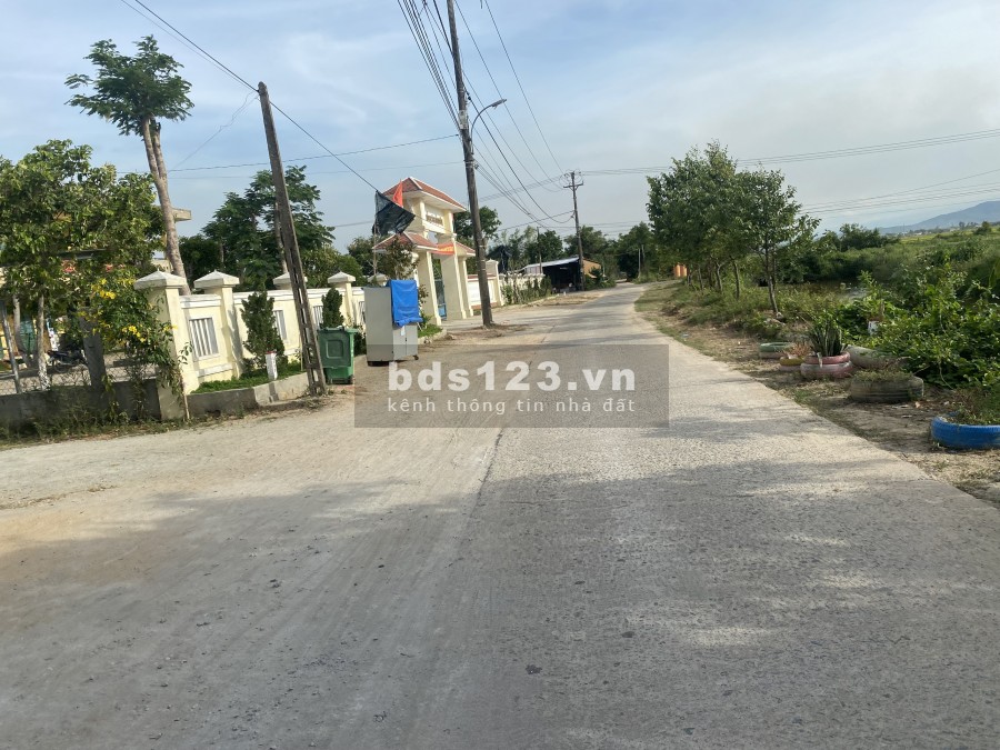 Bán đất Phong Hiền chính chủ sau lưng trường mầm non giá chỉ 6xx triệu/lô, đường lớn