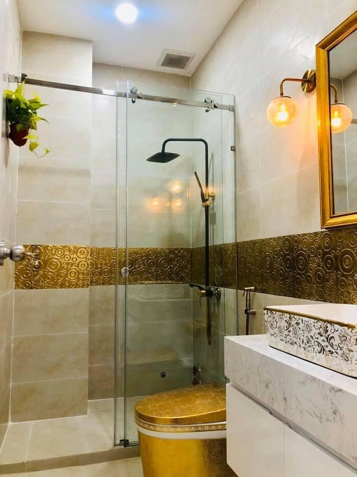 Cần bán nhà mặt tiền gần cư xã Bắc Hải, kinh doanh sầm uất, 5 tầng kiên cố, sổ sẵn đầy đủ