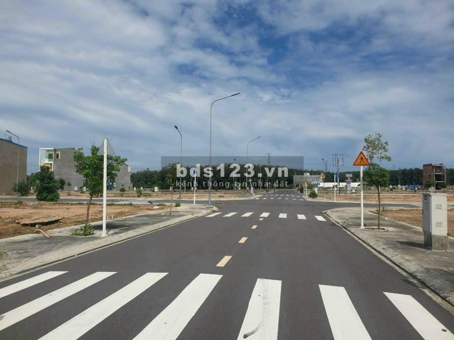 Bán đất ngay cổng sau Amata phường Long Bình Biên Hòa, SHR, giá 900 triệu dt 100m2