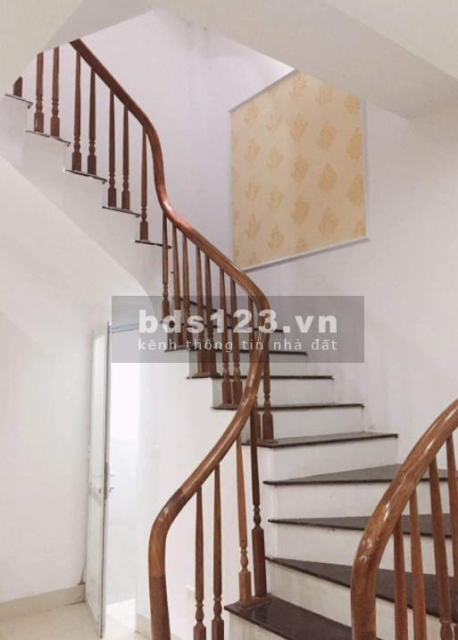 Bán nhà Mỹ Đình, ô tô cách vài mét, an sinh nội thất đủ, dt 35m2, giá chỉ 3.7 tỷ, sổ sẵn