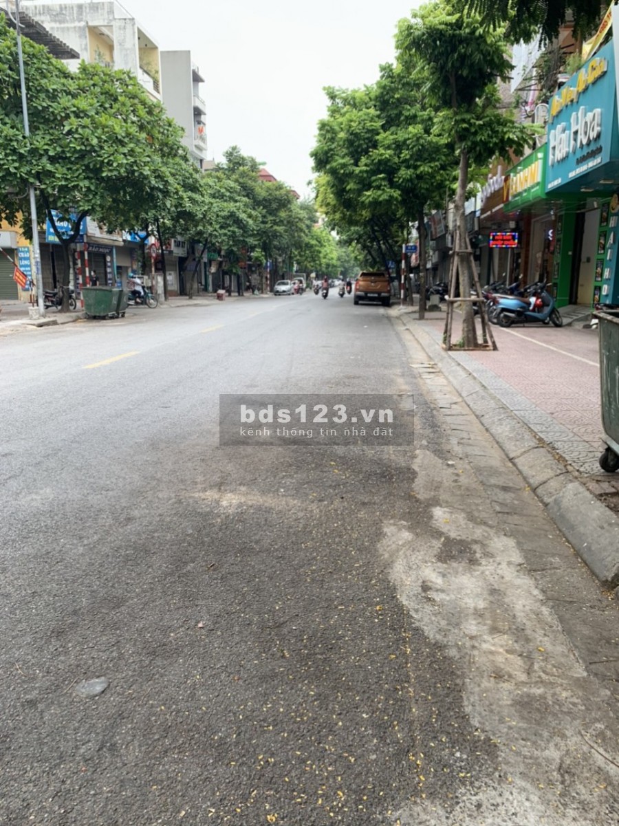 Chủ bán nhà dt 125m2, Mt 9m, Phố Ái Mộ, Long Biên, vỉa hè, dòng tiền khủng, nhỉnh 18 tỷ