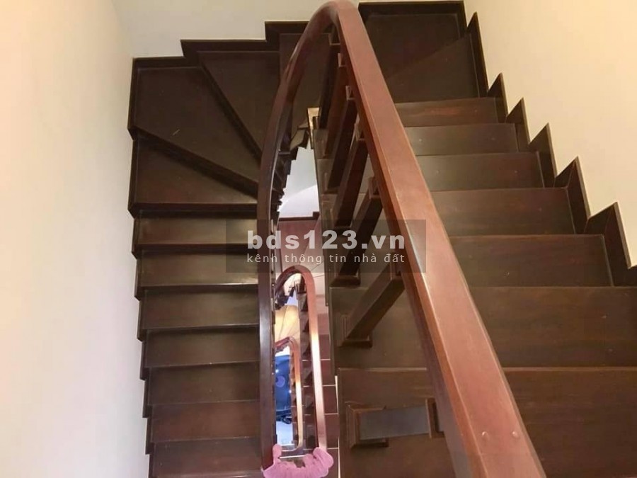 Bán nhà lô góc cực đỉnh, kinh doanh văn phòng, vỉa hè trước nhà ô tô tránh, khu dân cư
