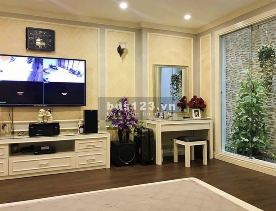 Bán nhà lô góc cực đỉnh, kinh doanh văn phòng, vỉa hè trước nhà ô tô tránh, khu dân cư