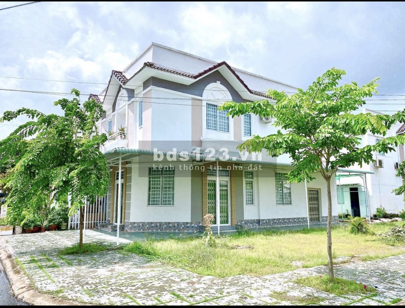 Bán nhà mặt tiền cao cấp nội thất thông minh, kiến trúc đẹp, 1 trệt, 1 lầu, phường 4, Trà Vinh