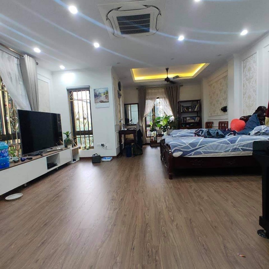 Nhà đẹp ô tô đỗ cửa, Nguyễn Chí Thanh diện tích 95m2, đúc…