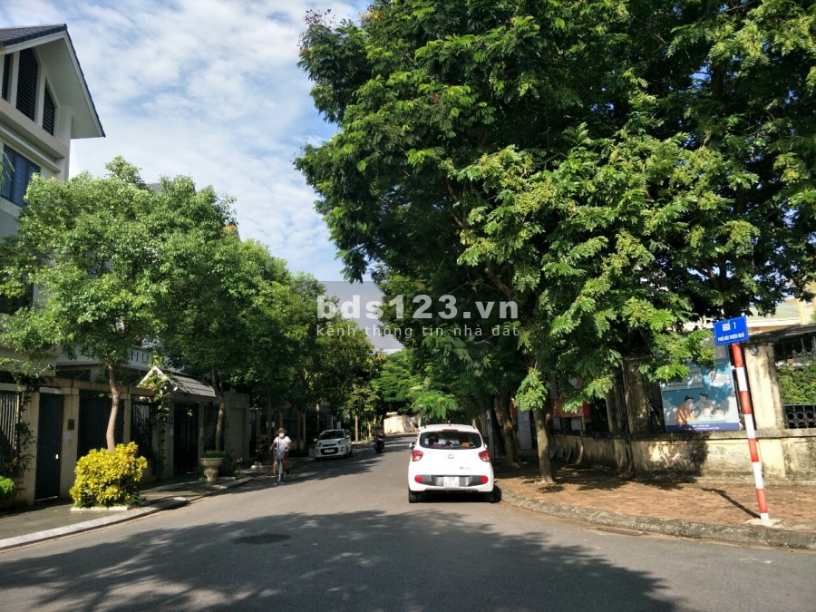 Bán biệt thự BT4, ĐT Việt Hưng, Long Biên diện tích 250m2, 4 tầng, mt 13m, giá 25.7 tỷ