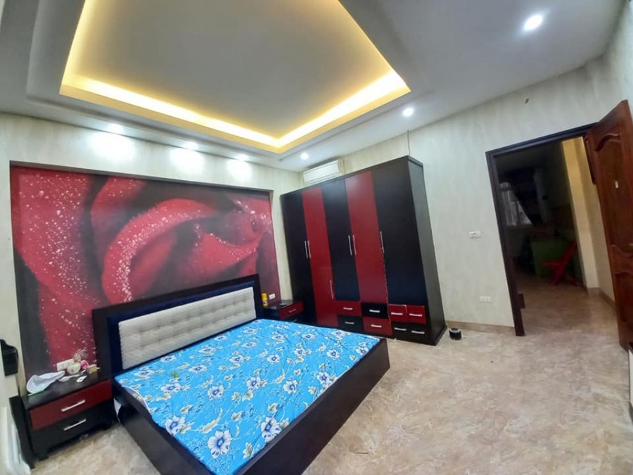 Bán nhà Hà Đông ô tô vào nhà, Mặt tiền siêu khủng, dt 50m2, giá bán 5.5 tỷ, vỉa hè cực đẹp
