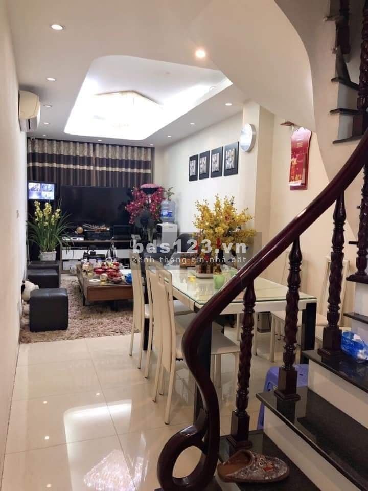 Bán nhà lô góc, mặt phố Tôn Đức Thắng trung tâm Quận Đống Đa, kinh doanh vỉa hè, sầm uất
