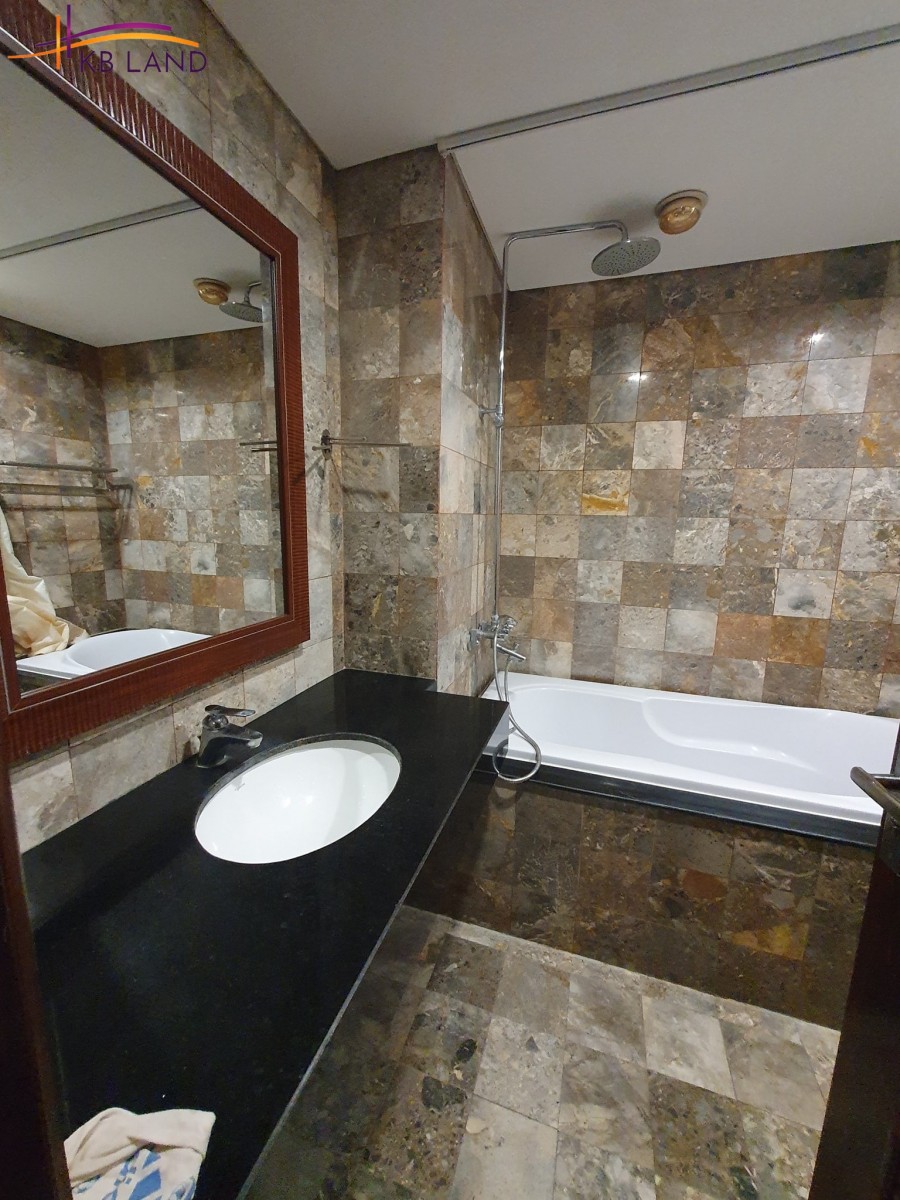Bán CHDV Thái Hà, diện tích sử dụng 111m2x9T, ô tô tránh, 15 căn hộ, VP, KD, DT 150tr/tháng