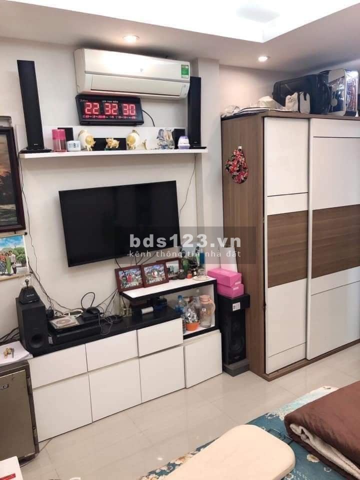 Bán nhà lô góc, mặt phố Tôn Đức Thắng trung tâm Quận Đống Đa, kinh doanh vỉa hè, sầm uất
