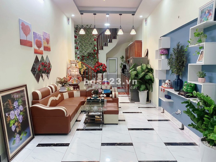 Bán gấp nhà riêng Lâm Du, Long Biên, ô tô đỗ cổng kinh doanh, nhà đẹp, dt 35m2, mt 4m giá 3tỷ