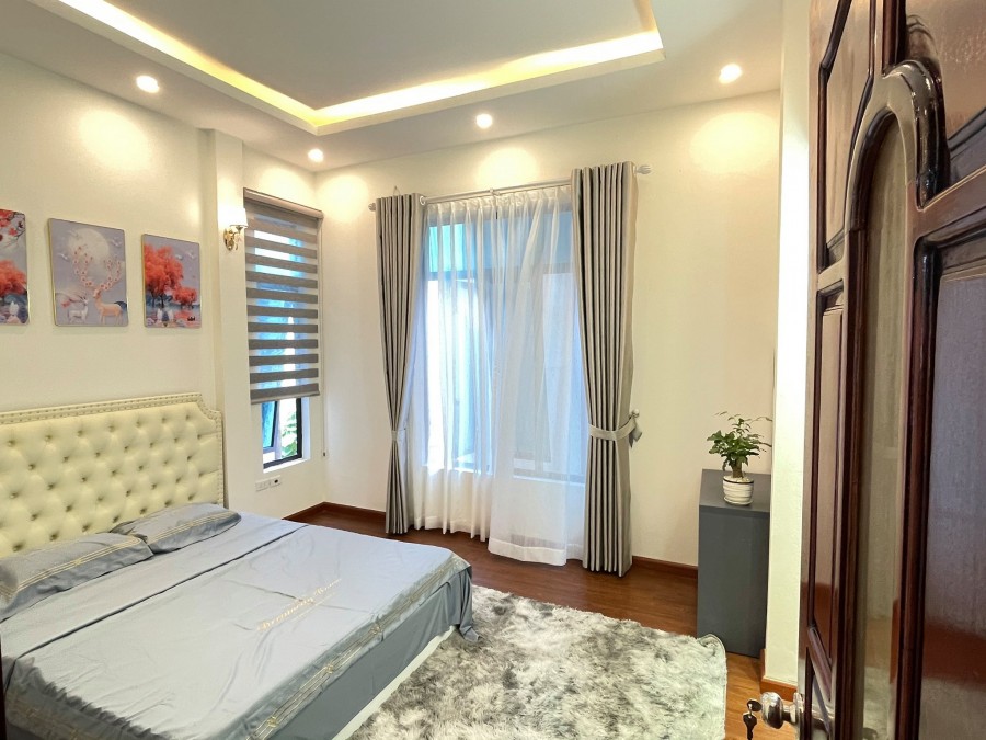 Cần bán căn nhà 4,5 tầng 42m2 Ô tô đỗ cửa trung tâm Quận Cầu Giấy giá nhỉnh 4 tỷ