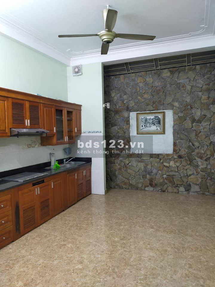 Chính chủ bán nhà ngõ 219 Bồ Đề, diện tích sử dụng 60m2, ô tô, sổ đỏ chính chủ, giá 4.65 tỷ