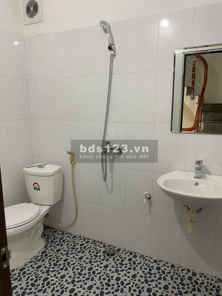 Bán nhà đẹp long lanh Nguyễn Văn Cừ, diện tích sử dụng 42m2, giá bán 4.7 tỷ, sổ sẵn