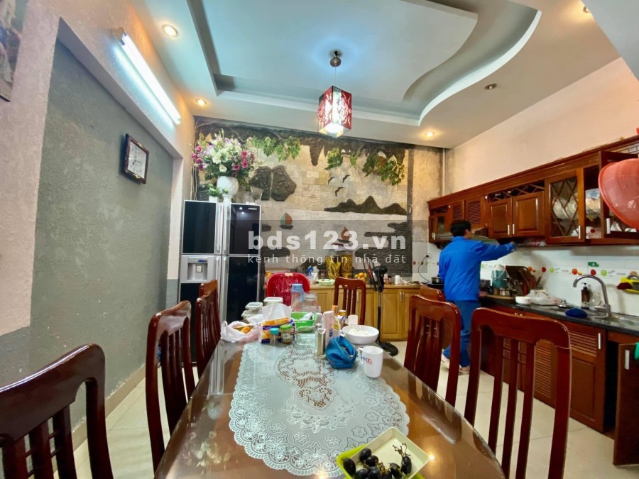 Nhà cạnh trường Cát Linh, ngập tràn sinh khí diện tích sử dụng 50m2 giá bán 4 tỷ 7
