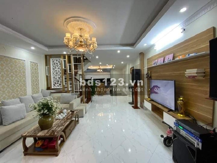 Bán gấp nhà siêu phẩm hồ Bồ Đề, dt 47m2, ô tô 7 chỗ qua nhà giá bán 5 tỷ hơn, thương lượng