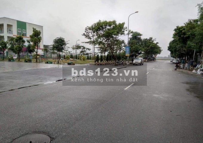 Bán 62m2 đất Giang Biên thoáng mát đường rộng ô tô tránh vỉa hè rộng kinh doanh tốt