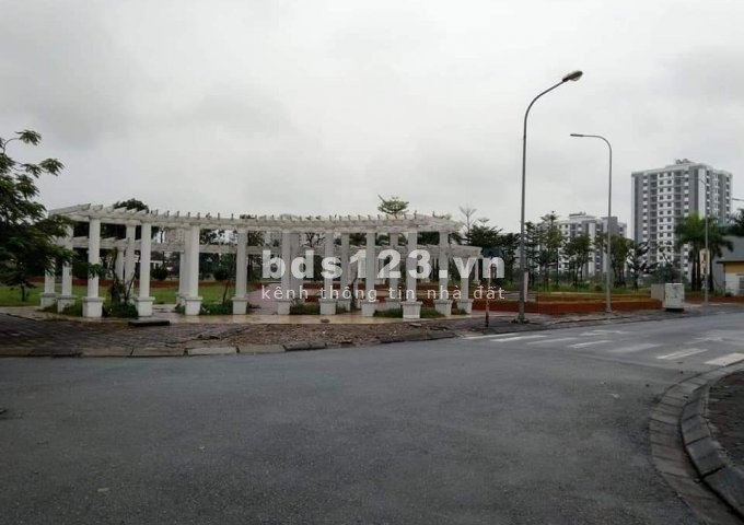 Bán 62m2 đất Giang Biên thoáng mát đường rộng ô tô tránh vỉa hè rộng kinh doanh tốt