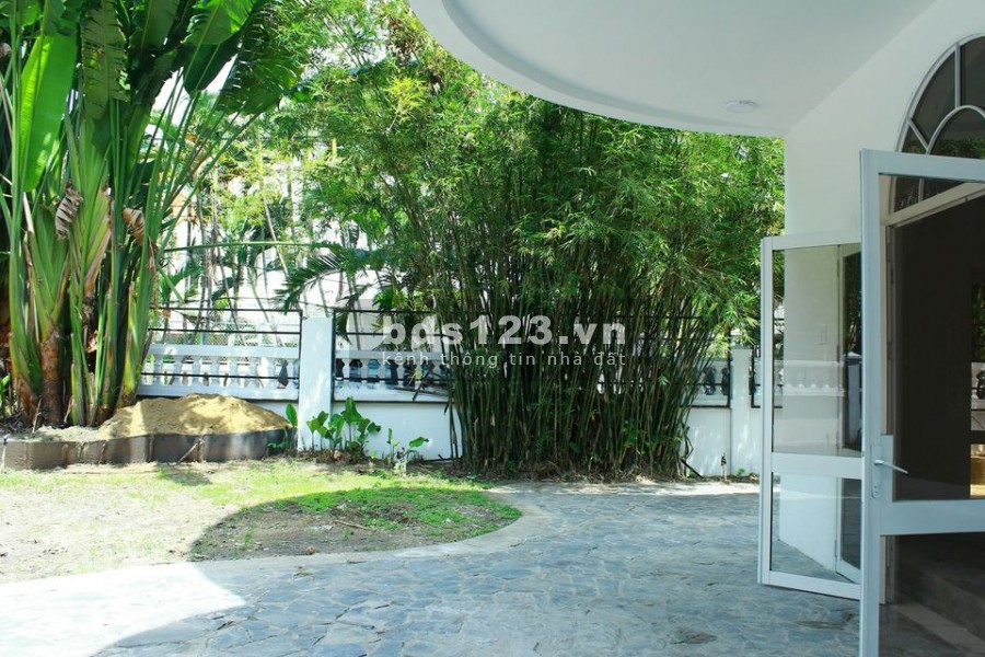 Cho thuê nhà Villa diện tích 430m2, sân vườn, 1 trệt, 1 lầu 4 phòng ngủ, Quận 2, an ninh