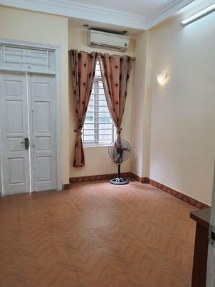Bán nhà Trương Định Quân Hoàng Mai, diện tích 32m2, 4 tầng, giá bán 2.45 tỷ, sổ đỏ sẵn