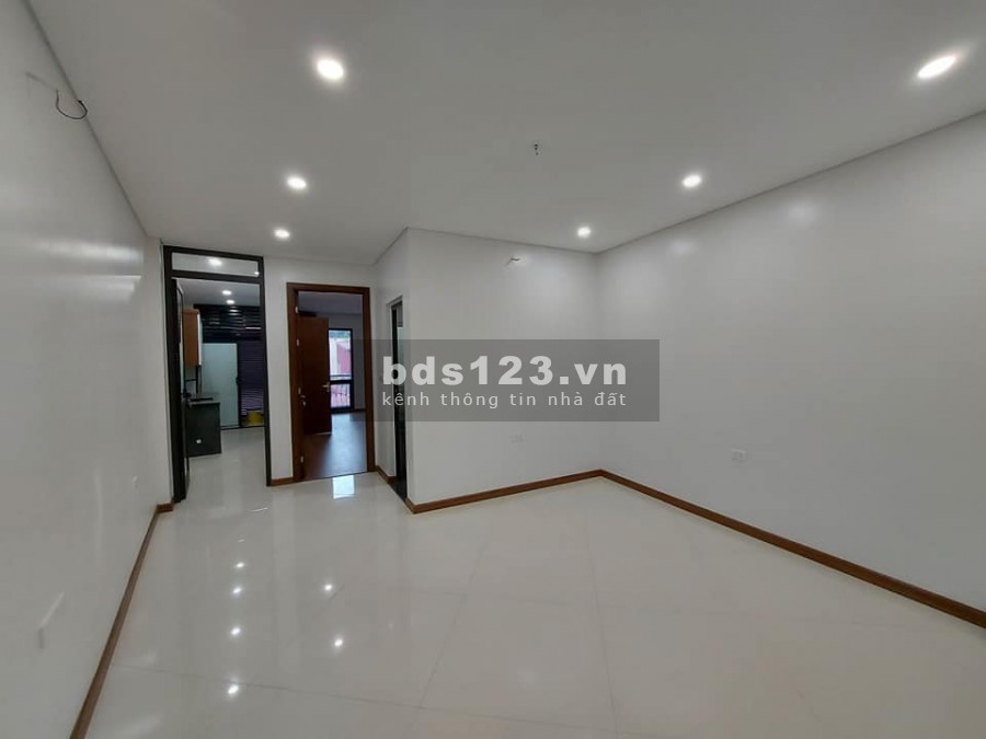 Bán Gấp nhà Phố Lạc Long Quân 155m2, 9 tầng, MT 6.5m. Vị trí đắc địa cho thuê Doanh Thu 2 tỷ / năm