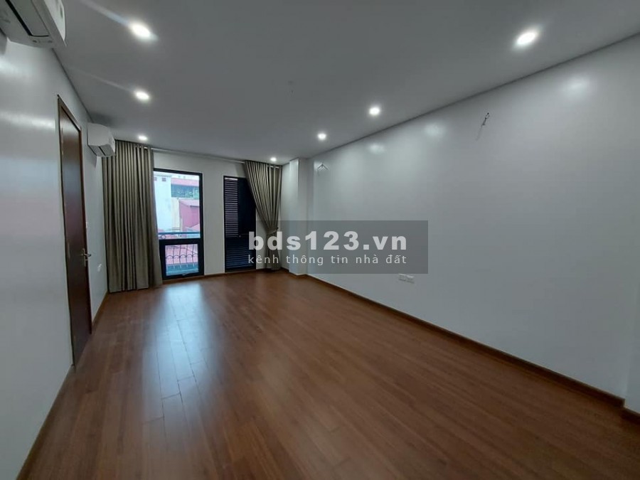 Bán Gấp nhà Phố Lạc Long Quân 155m2, 9 tầng, MT 6.5m. Vị trí đắc địa cho thuê Doanh Thu 2 tỷ / năm