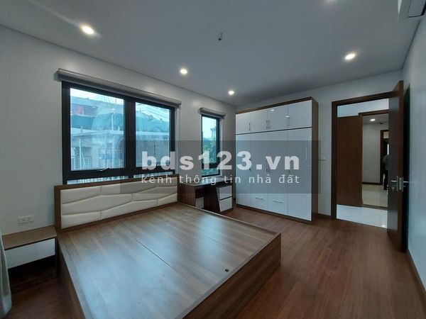 Bán Gấp nhà Phố Lạc Long Quân 155m2, 9 tầng, MT 6.5m. Vị trí đắc địa cho thuê Doanh Thu 2 tỷ / năm