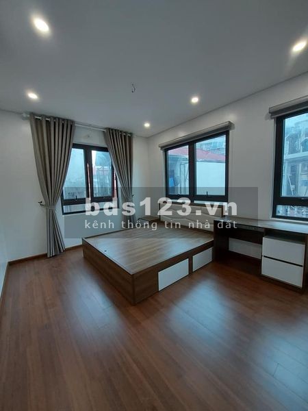 Bán Gấp nhà Phố Lạc Long Quân 155m2, 9 tầng, MT 6.5m. Vị trí đắc địa cho thuê Doanh Thu 2 tỷ / năm