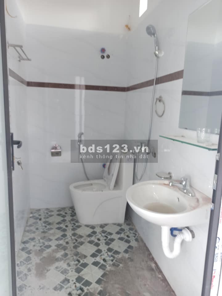Cực phẩm miếu 2 xã, 4 tầng diện tích sử dụng 50m2 giá chỉ 2,1 tỷ, mặt tiền 4m, sổ sẵn