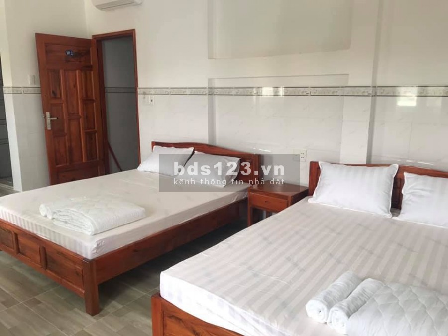 Bán khách sạn đường Lê Văn Thọ, dt 240m2, 20 phòng khép kín, có thang máy, giá bán 19 tỷ