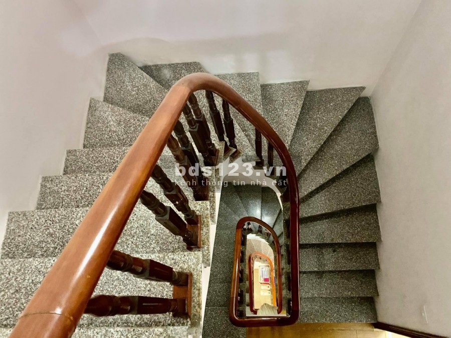 Nhà cạnh trường Cát Linh, ngập tràn sinh khí diện tích sử dụng 50m2 giá bán 4 tỷ 7
