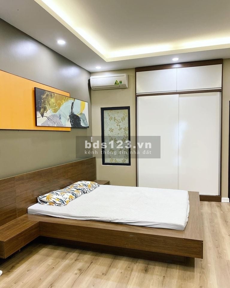 Bán gấp nhà siêu phẩm hồ Bồ Đề, dt 47m2, ô tô 7 chỗ qua nhà giá bán 5 tỷ hơn, thương lượng