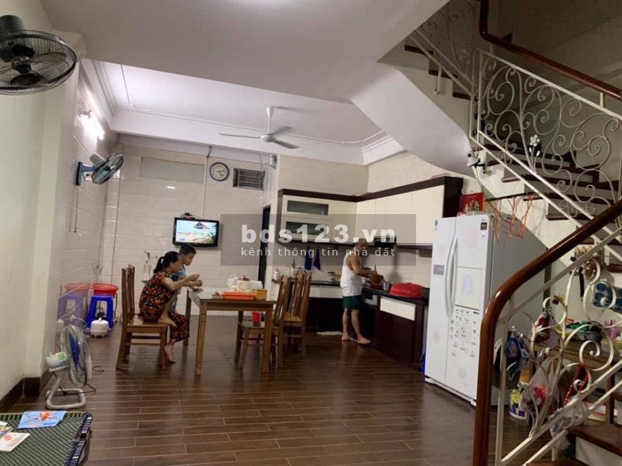 Nhà mới xây 5 tầng phố Phú Diễn, Bắc Từ Liêm, ô tô vào nhà, vỉa hè 3m, giá 11 tỷ nhỉnh