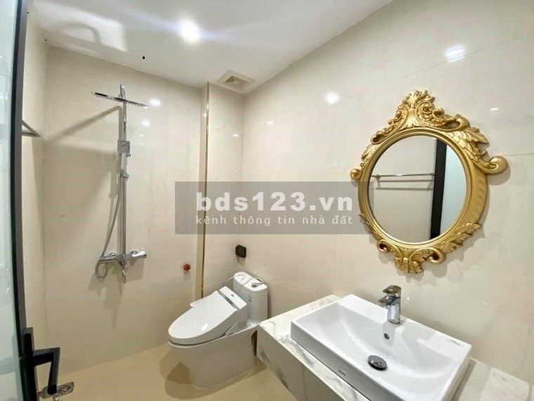 Bán gấp nhà siêu phẩm hồ Bồ Đề, dt 47m2, ô tô 7 chỗ qua nhà giá bán 5 tỷ hơn, thương lượng