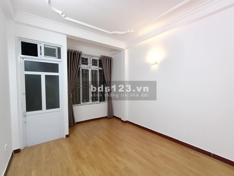 Bán nhà nguyên căn đẹp đúc kiên cố 4 tầng, cách ô tô đỗ 15m, ở Định Công, bao rộng thoáng