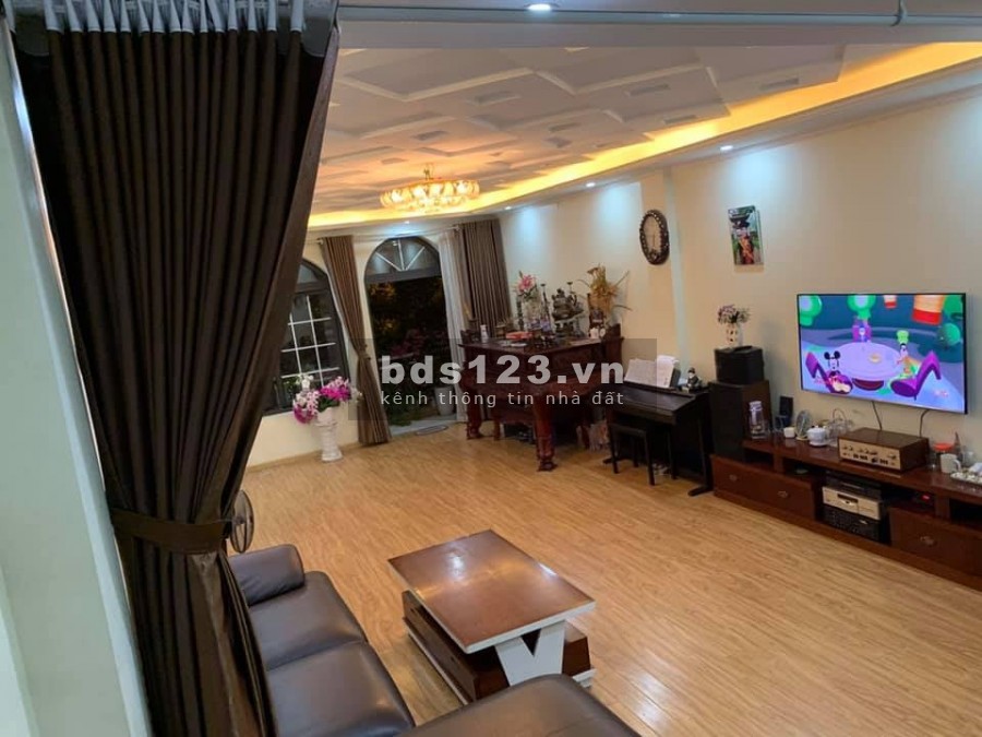 Nhà mới xây 5 tầng phố Phú Diễn, Bắc Từ Liêm, ô tô vào nhà, vỉa hè 3m, giá 11 tỷ nhỉnh