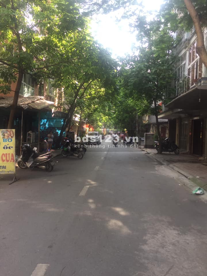 Cần bán nhà mặt phố Lý Thường Kiệt, kinh doanh ô tô tránh, vỉa hè rộng, sổ đỏ vuông đẹp