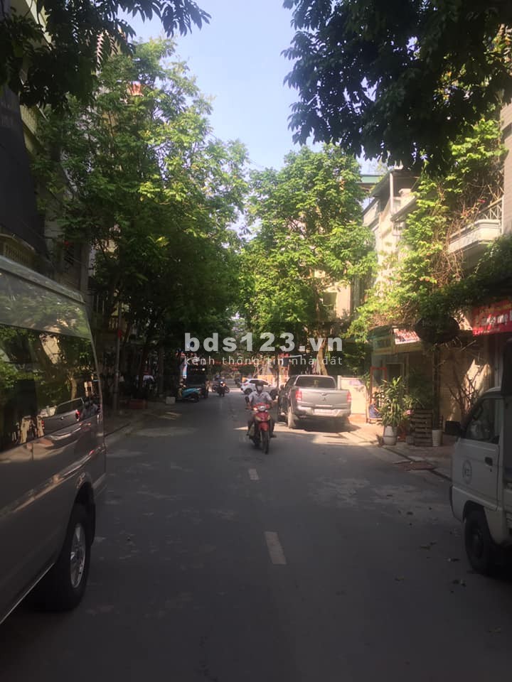 Cần bán nhà mặt phố Lý Thường Kiệt, kinh doanh ô tô tránh, vỉa hè rộng, sổ đỏ vuông đẹp