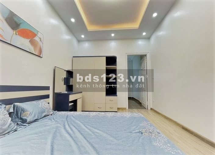 Bán nhà quận Cầu Giấy kinh doanh, thang máy, vỉa hè, ô tô tránh nhau, dừng đỗ từ 8 tỷ.