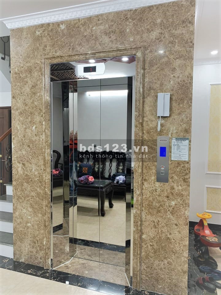 Bán nhà quận Cầu Giấy kinh doanh, thang máy, vỉa hè, ô tô tránh nhau, dừng đỗ từ 8 tỷ.
