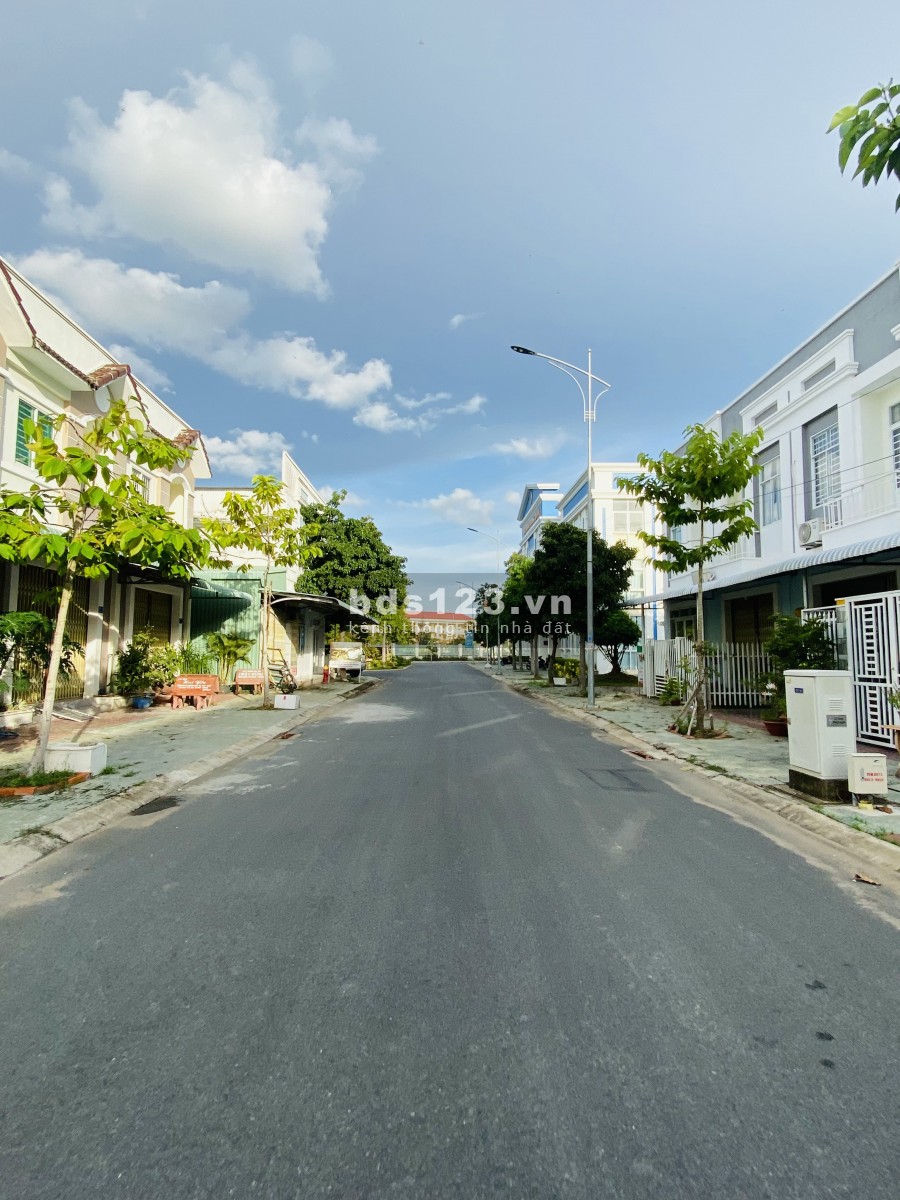 Bán nhà mặt tiền cao cấp nội thất thông minh, kiến trúc đẹp, 1 trệt, 1 lầu, phường 4, Trà Vinh