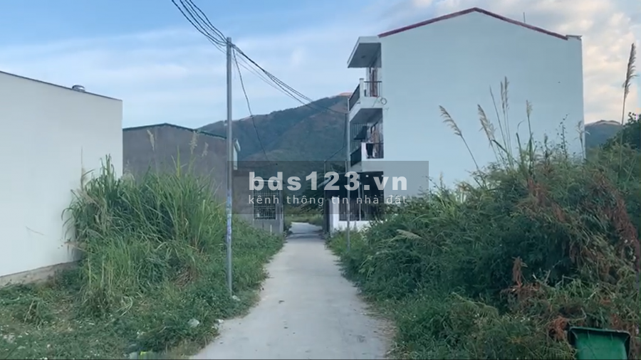 Đất xã Vĩnh Trung cần ra 2 lô giá Ngộp vị trí bao đẹp bao thuận lợi, pháp lí rõ ràng, sổ sẵn