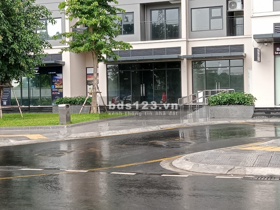 Chính chủ bán cắt lỗ 02 căn Shophouse Chân đế Vinhomes Smart City, giá 75 triệu/m2