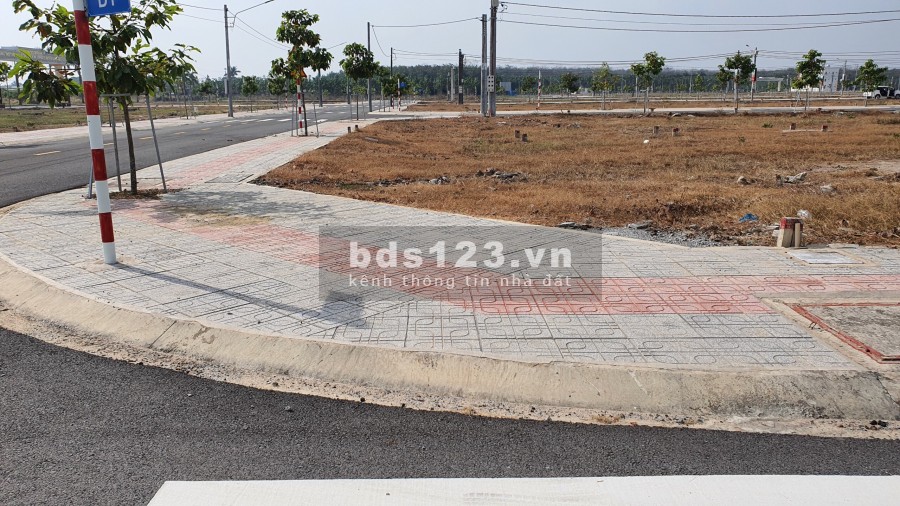 Đất thổ cư sổ hồng sẵn mặt tiên ngay chợ diện tích 100m2, sổ hồng riêng sang tên ngay