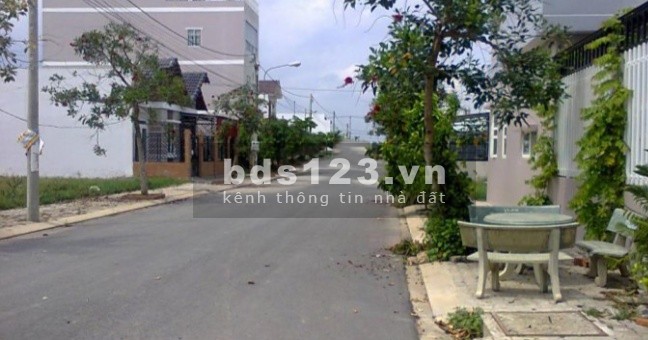 Đất thổ cư sổ hồng sẵn mặt tiên ngay chợ diện tích 100m2, sổ hồng riêng sang tên ngay