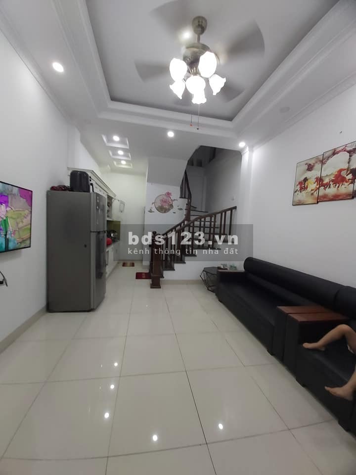 Bán nhà tặng nội thất phố Minh Khai diện tích 40m2 đúc 3 tầng ngõ oto giá chỉ 1.9 tỷ