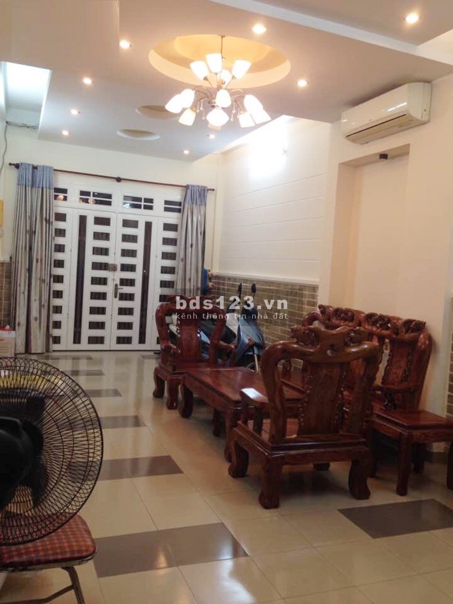Bán nhà hẻm nguyên căn xe hơi ra vào diện tích 4mx17m, Quận 6, khu dân cư đông đúc